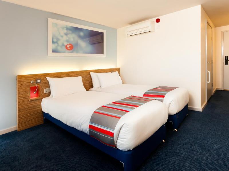 Travelodge Maidenhead Central Экстерьер фото