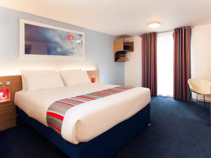 Travelodge Maidenhead Central Экстерьер фото